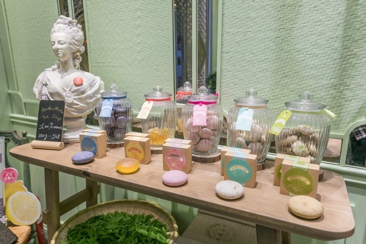 Design Overlay 设计的鹿鸣堂精品店，中国上海