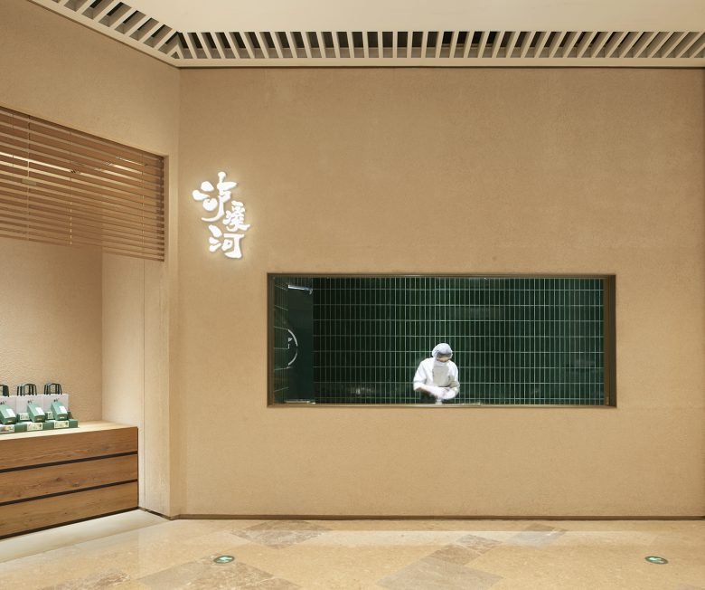 鲁西河面包店 / Kooo Architects