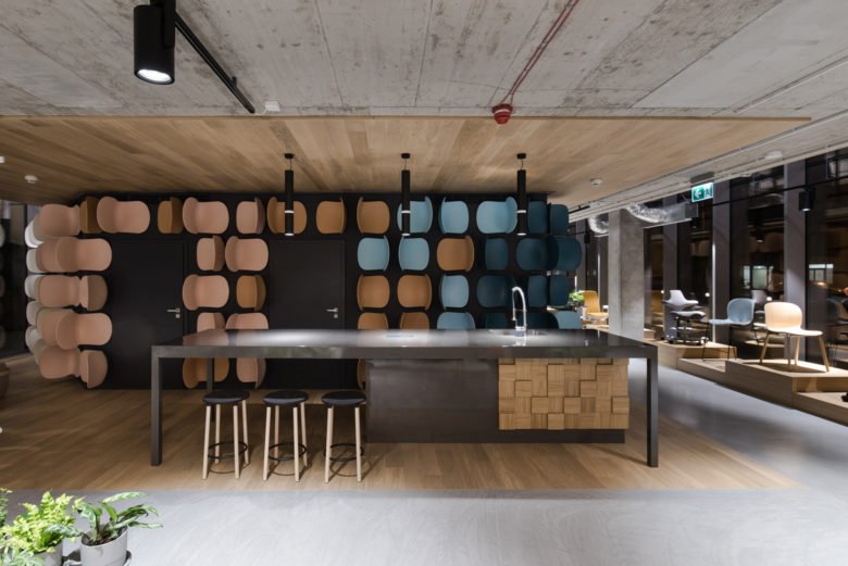 全新 Flokk 展厅中功能齐全的简约空间