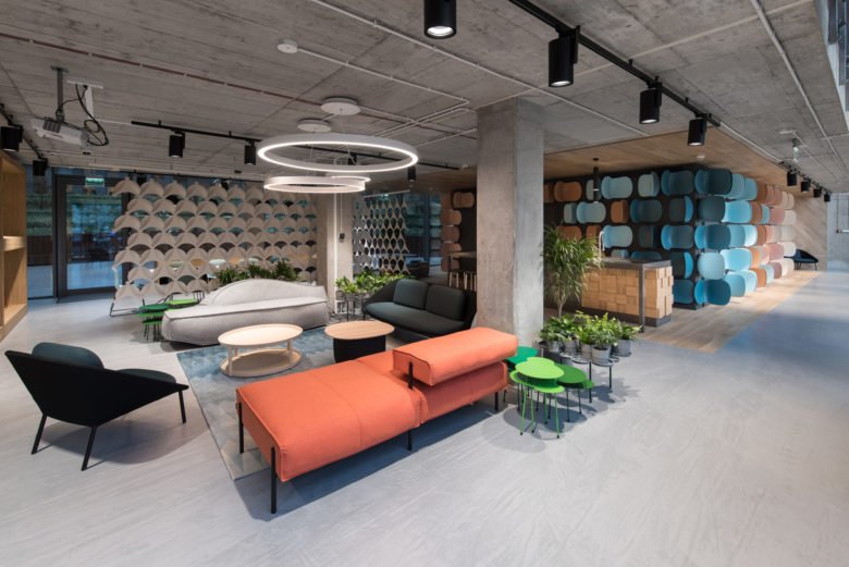 全新 Flokk 展厅中功能齐全的简约空间