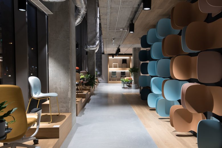 全新 Flokk 展厅中功能齐全的简约空间