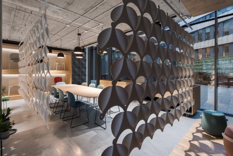 全新 Flokk 展厅中功能齐全的简约空间