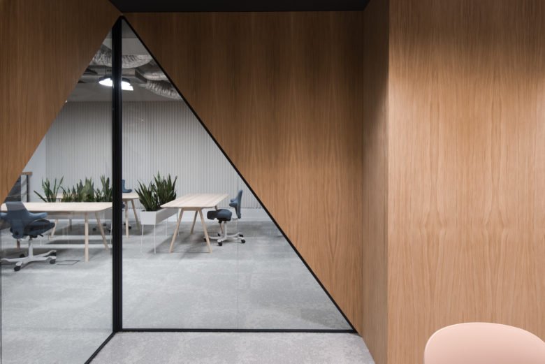 全新 Flokk 展厅中功能齐全的简约空间