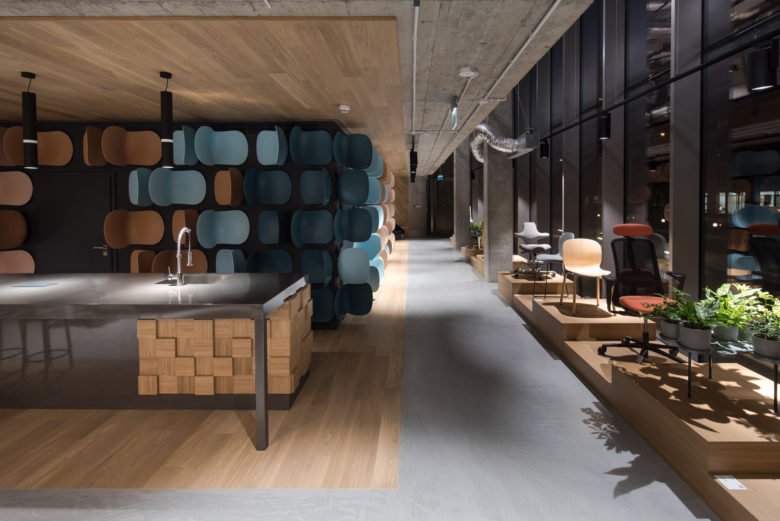 全新 Flokk 展厅中功能齐全的简约空间