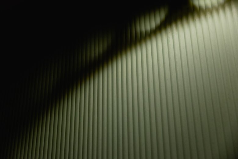 河流的流动转化为餐厅设计