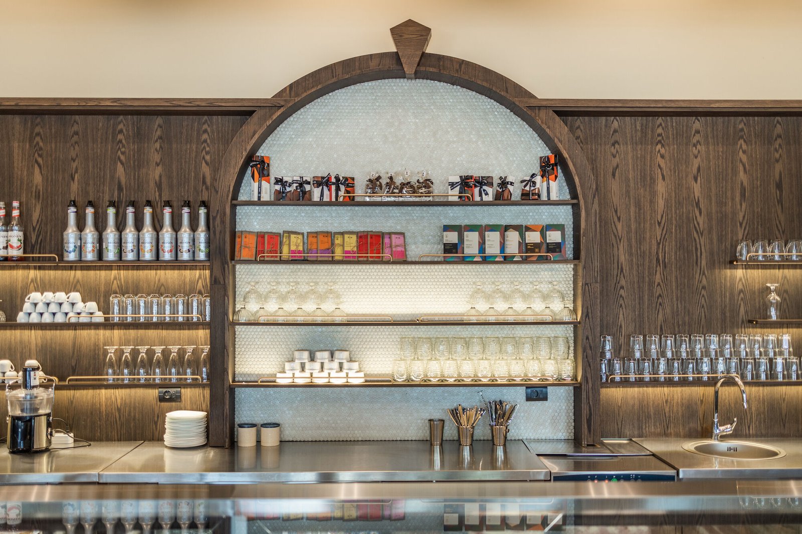 NOMMA studio 设计的马蒂斯糕点店