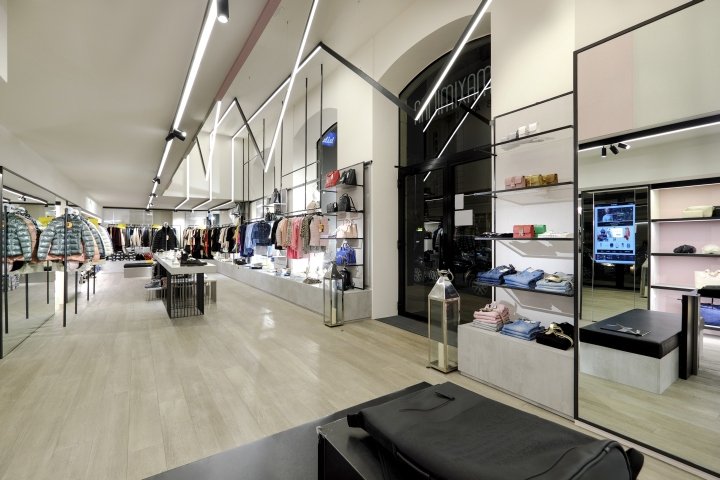 Maximilian Basic 商店，由 Bartolini/Lanzi Architects 设计，梅拉诺 – 意大利