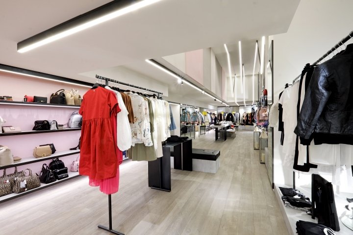 Maximilian Basic 商店，由 Bartolini/Lanzi Architects 设计，梅拉诺 – 意大利