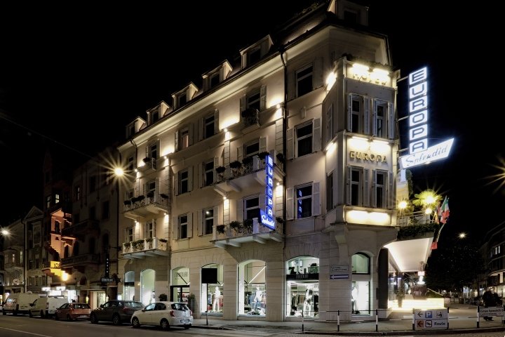 Maximilian Basic 商店，由 Bartolini/Lanzi Architects 设计，梅拉诺 – 意大利