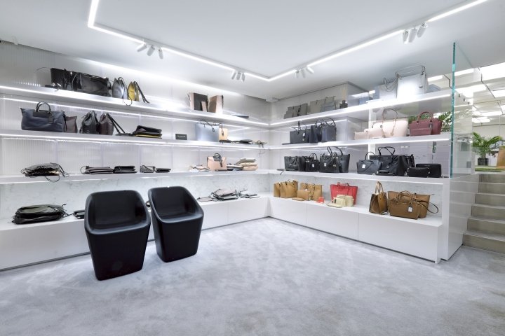 Maximilian 奢侈品店，由 Bartolini/Lanzi Architects 设计，梅拉诺 – 意大利