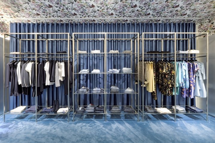 Maximilian 奢侈品店，由 Bartolini/Lanzi Architects 设计，梅拉诺 – 意大利