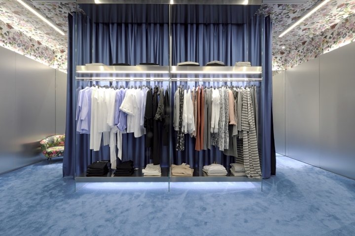 Maximilian 奢侈品店，由 Bartolini/Lanzi Architects 设计，梅拉诺 – 意大利