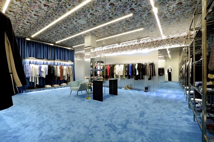 Maximilian 奢侈品店，由 Bartolini/Lanzi Architects 设计，梅拉诺 – 意大利