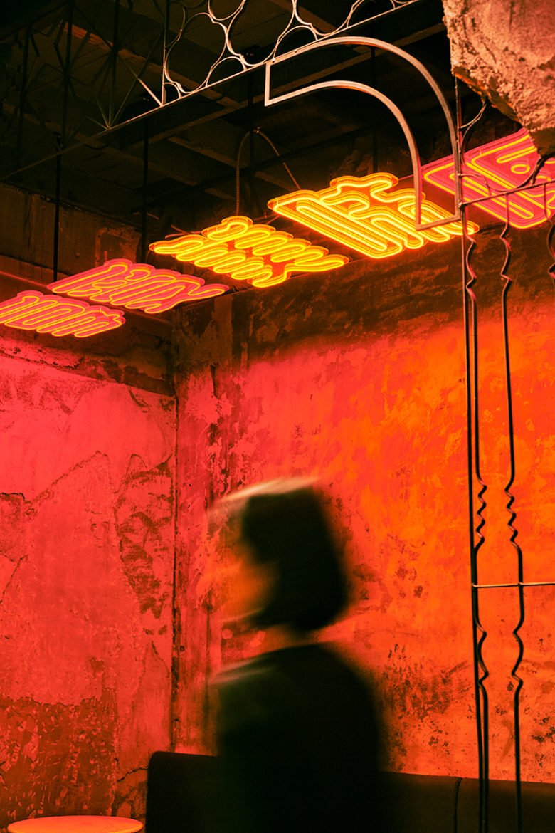 TAI SOO​​N BAR 由 Taste Space 设计，泰国曼谷