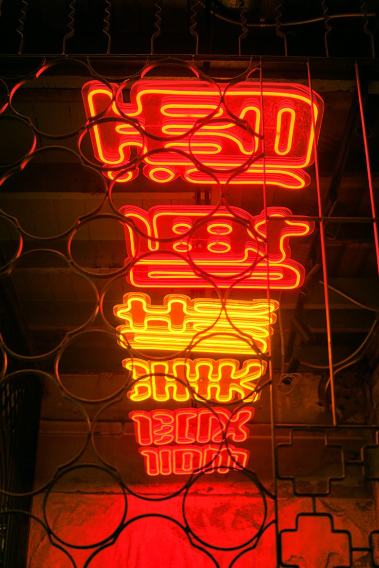 TAI SOO​​N BAR 由 Taste Space 设计，泰国曼谷