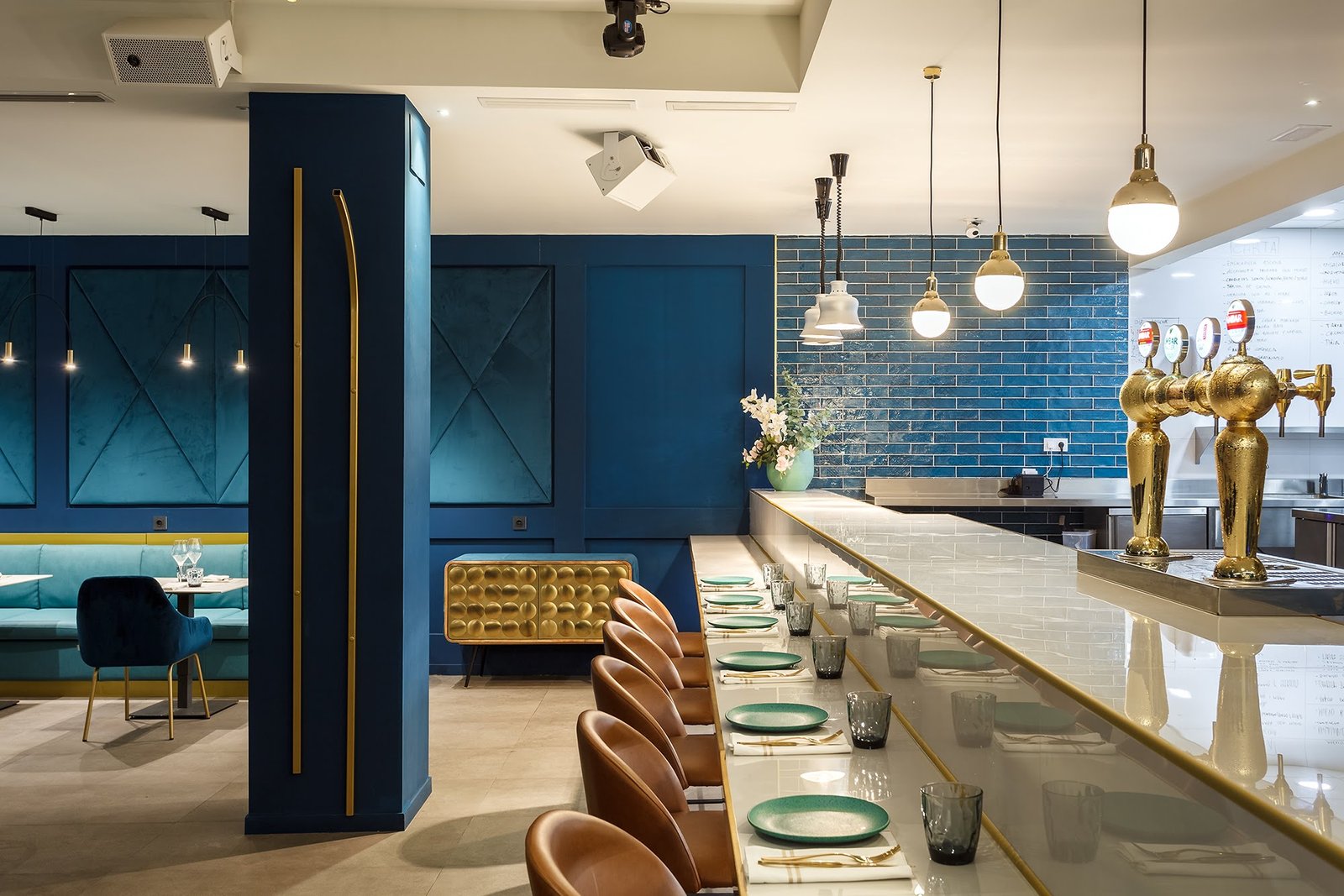 Escena 餐厅由 Peanut Design Studio 和 Cerogrados Arquitectura 设计