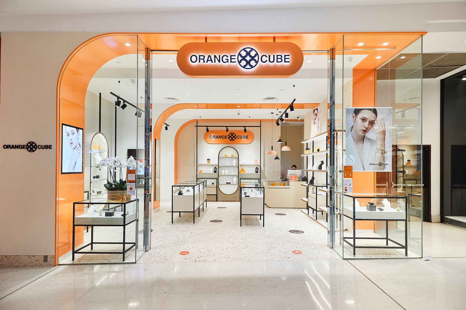 Studio Grayscale 的 Orange Cube