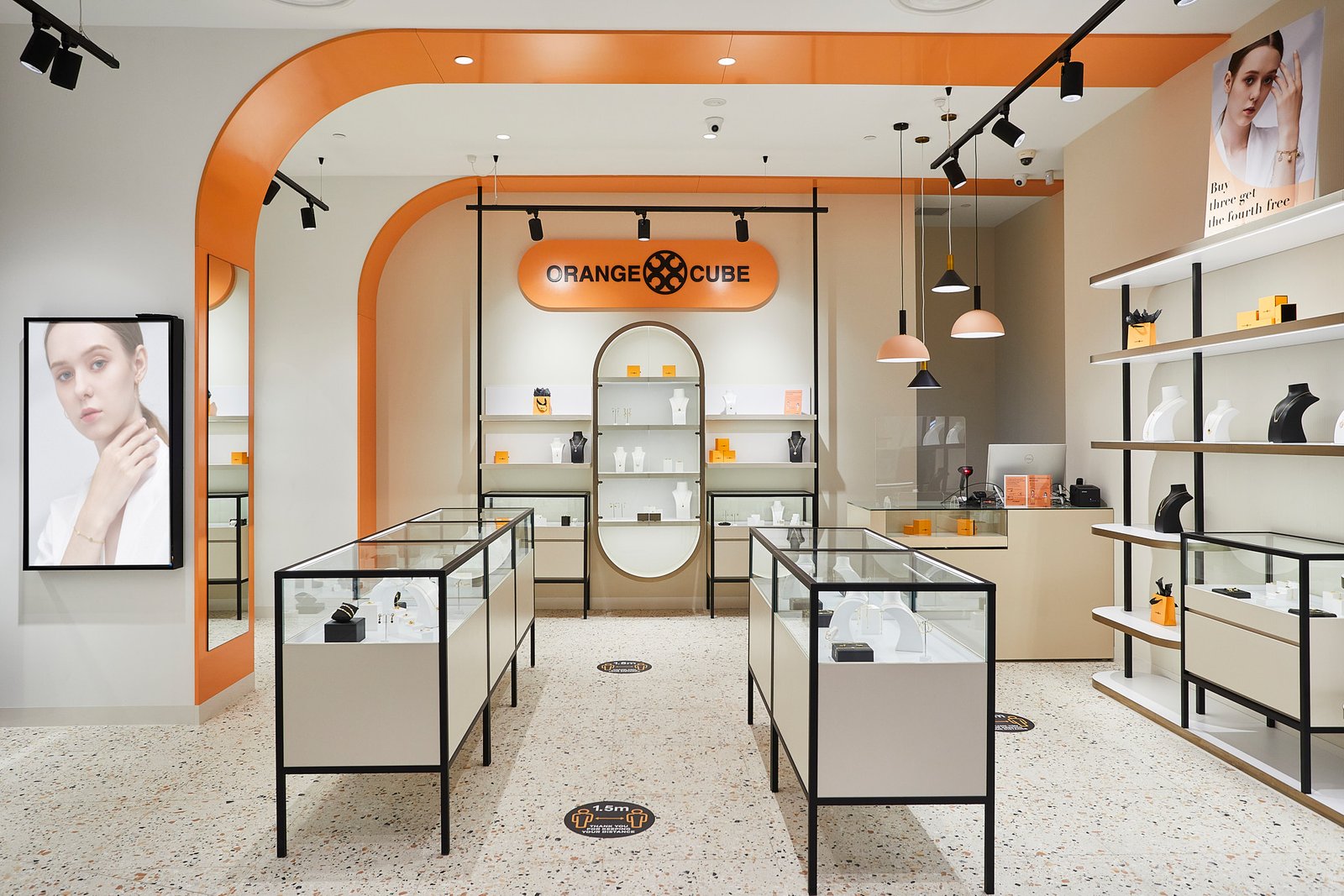 Studio Grayscale 的 Orange Cube