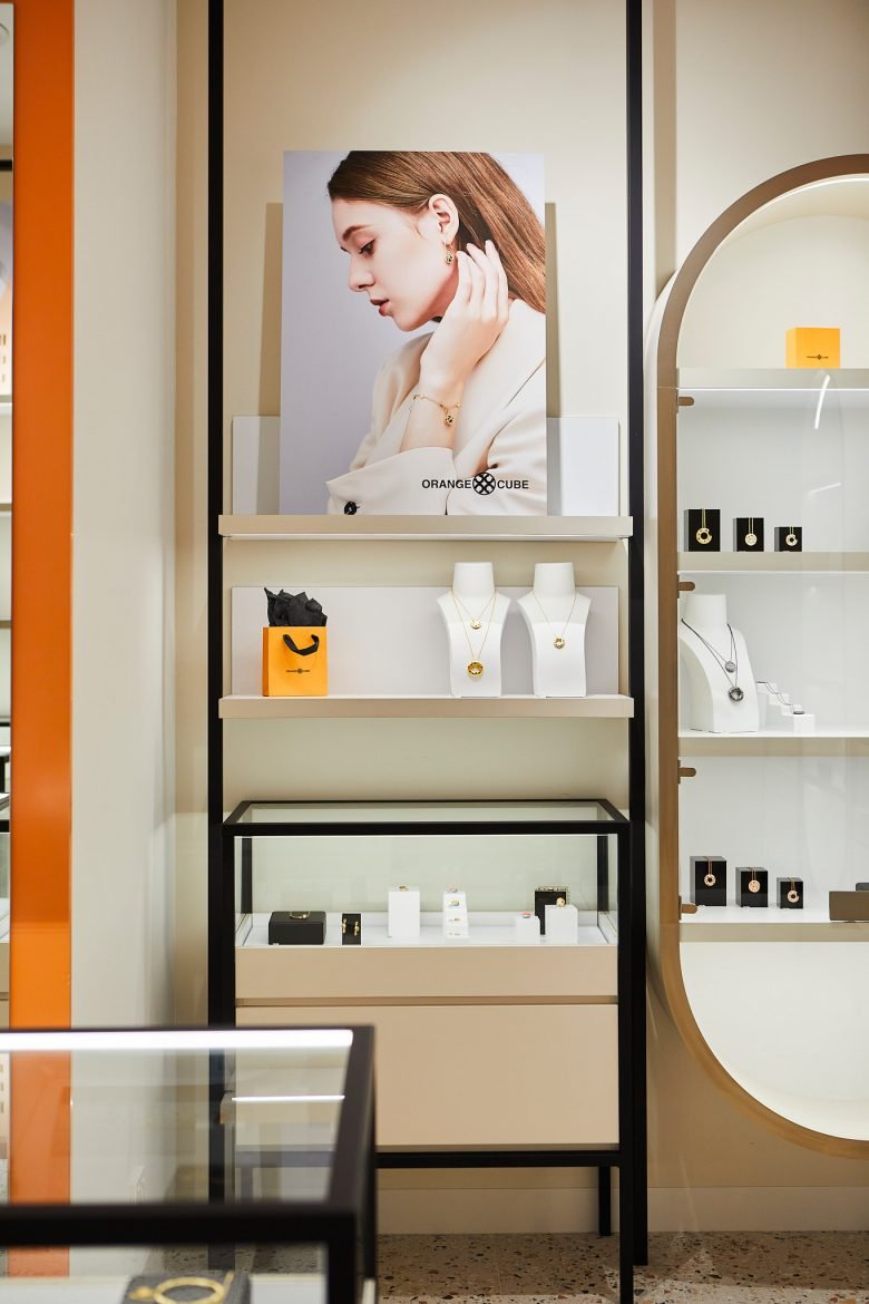 Studio Grayscale 的 Orange Cube
