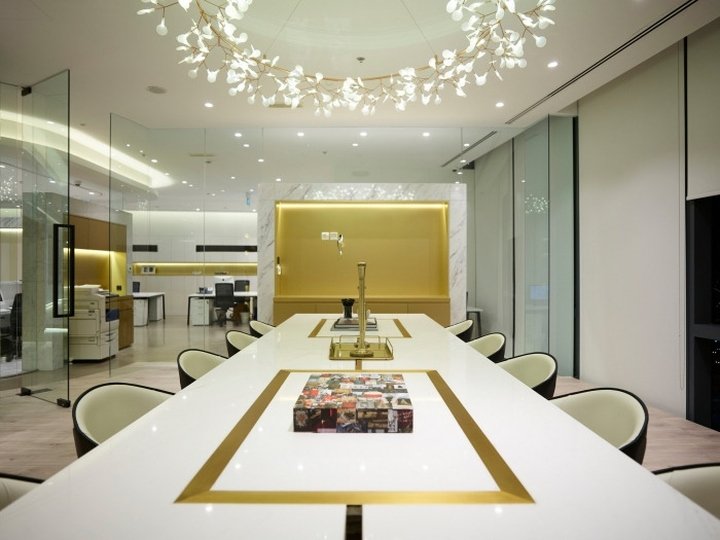 MOJEH 杂志办公室由 Swiss Bureau Interior Design 设计，阿联酋迪拜
