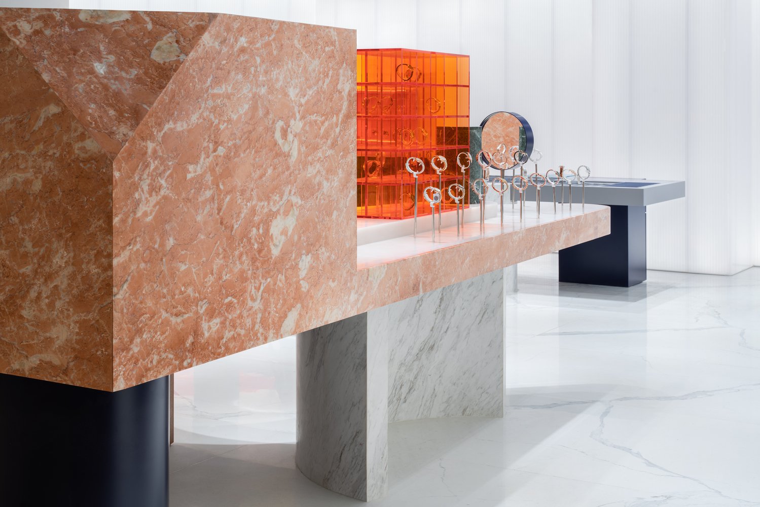 Atelier TAO+C 设计的 MOMIC 手表组装店