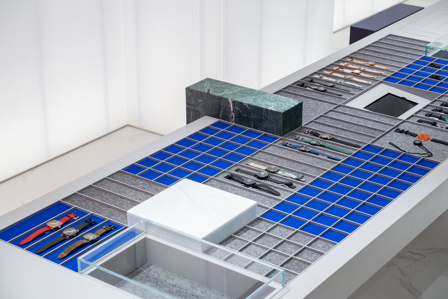 Atelier TAO+C 设计的 MOMIC 手表组装店