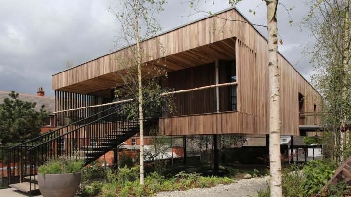 Maggie’s Center 癌症护理中心，由 dRMM Architects 设计，英国奥尔德姆