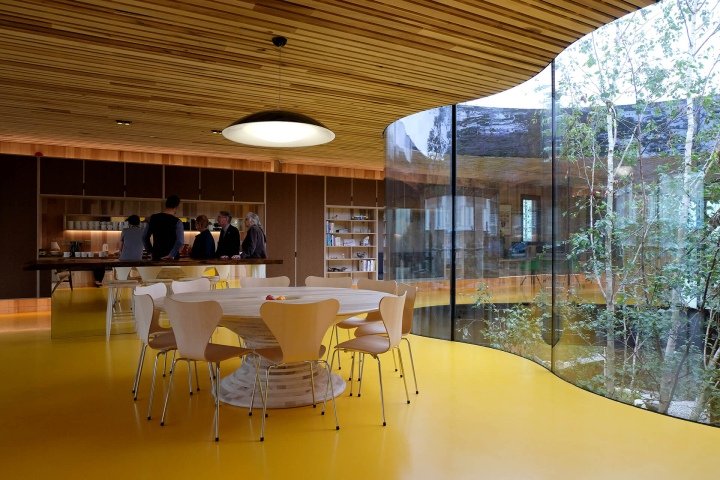 Maggie’s Center 癌症护理中心，由 dRMM Architects 设计，英国奥尔德姆