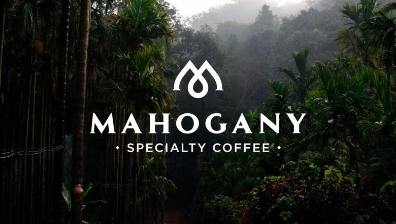 Bulldog Studio 的桃花心木精品咖啡