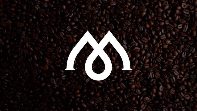 Bulldog Studio 的桃花心木精品咖啡