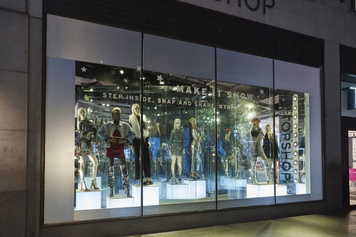 英国伦敦 Lucky Fox 为 Topshop 设计的“Make it Snow”橱窗装置