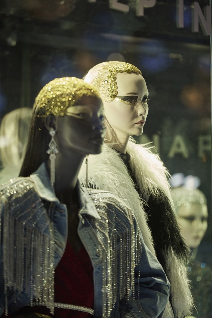 英国伦敦 Lucky Fox 为 Topshop 设计的“Make it Snow”橱窗装置