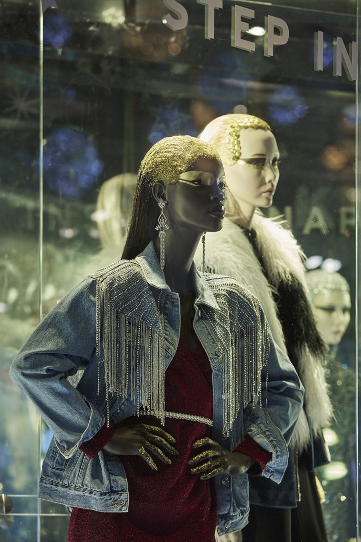 英国伦敦 Lucky Fox 为 Topshop 设计的“Make it Snow”橱窗装置