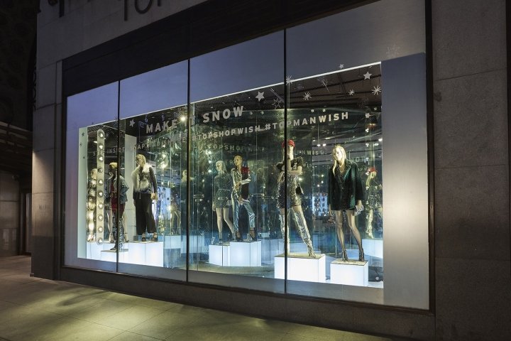 英国伦敦 Lucky Fox 为 Topshop 设计的“Make it Snow”橱窗装置