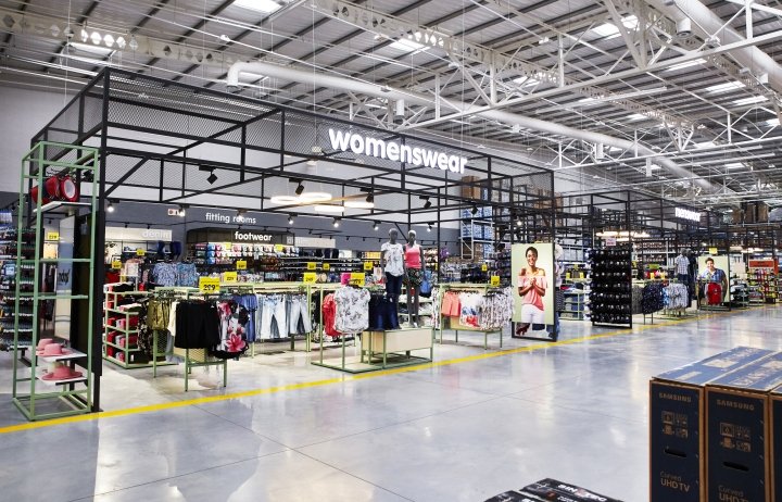 TDC&Co 的 Makro Riversands 商店，南非约翰内斯堡