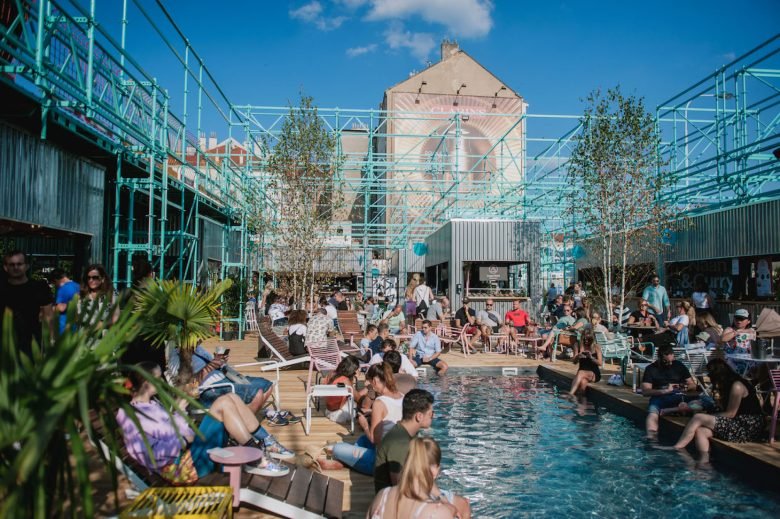 宣言市场由 Chybik + Kristof Architects 设计