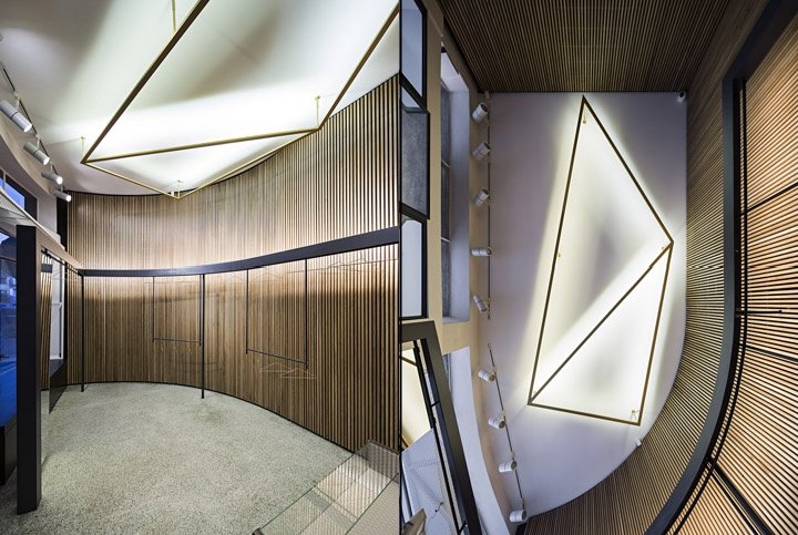 Mão Esquerda Vintage Store，由 Gustavo Guimarães 设计，葡萄牙波尔图