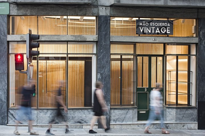 Mão Esquerda Vintage Store，由 Gustavo Guimarães 设计，葡萄牙波尔图
