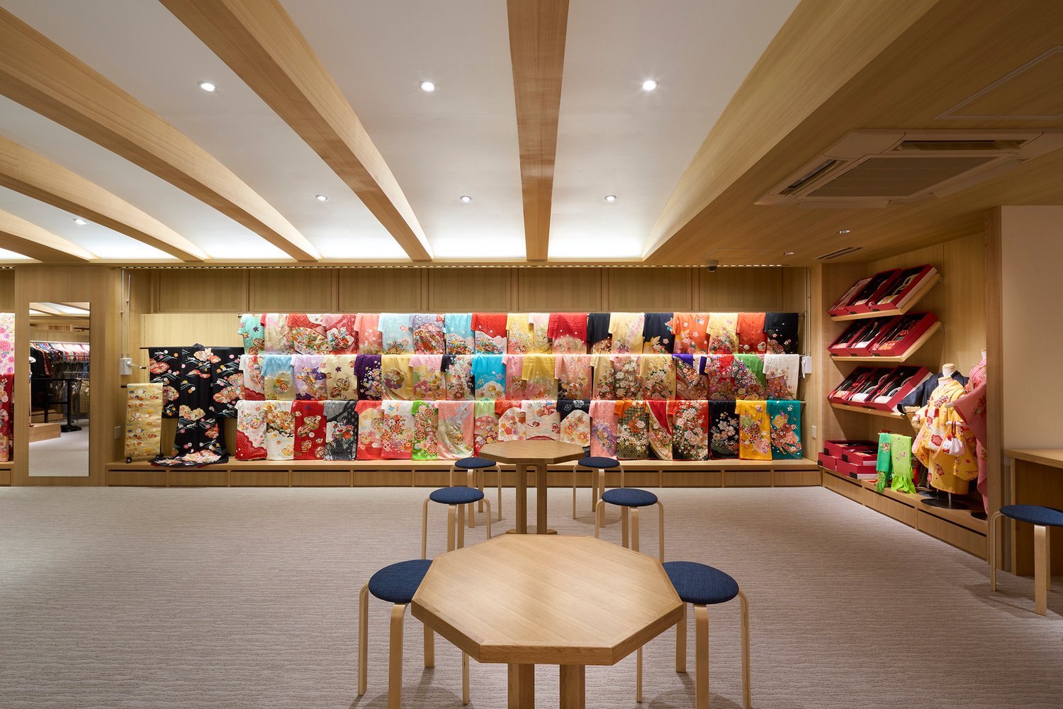 Mayuzuki Kimono Shop by Tsutsumi & Associates