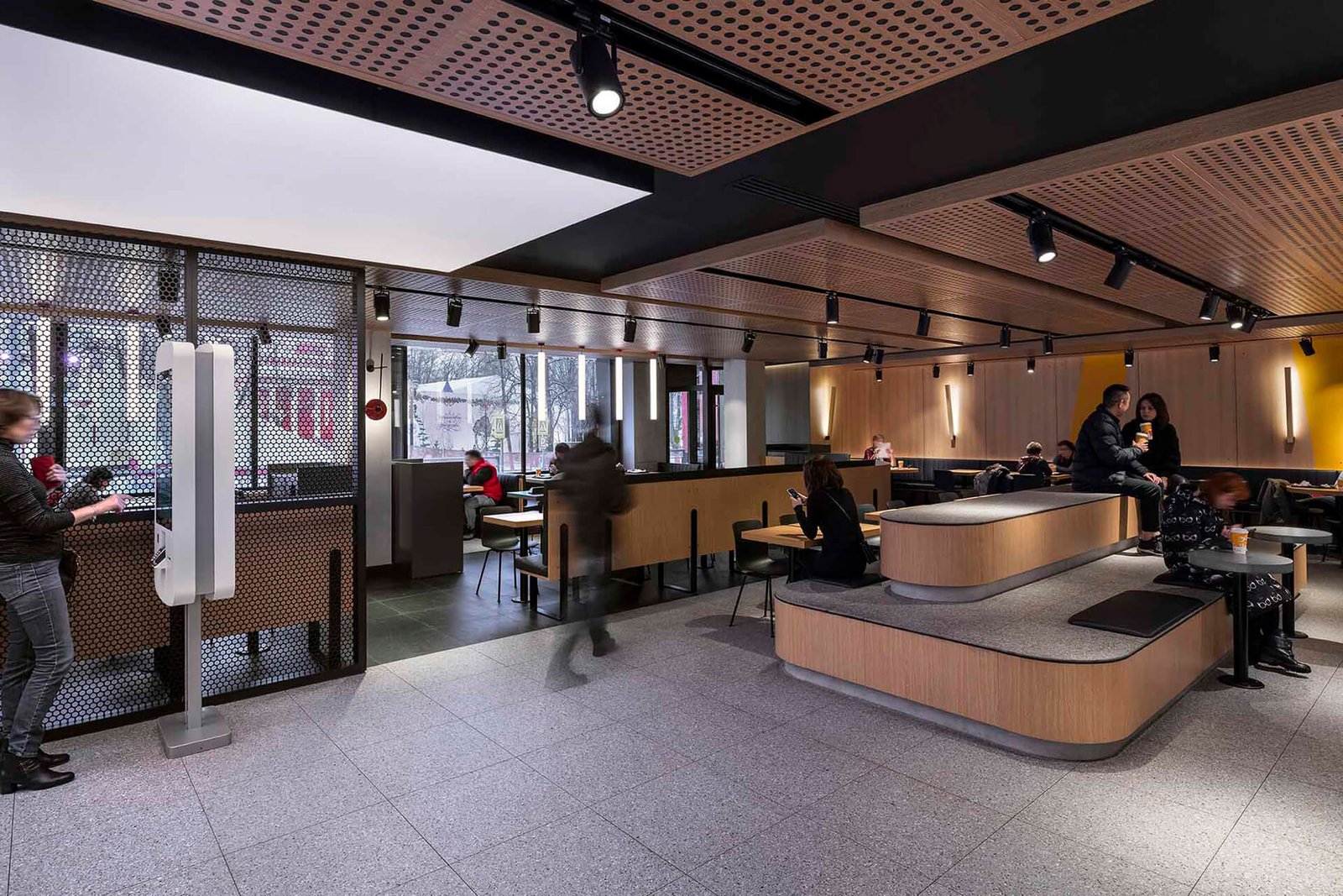 Landini Associates 设计的麦当劳餐厅 Landini Associates 设计的麦当劳餐厅