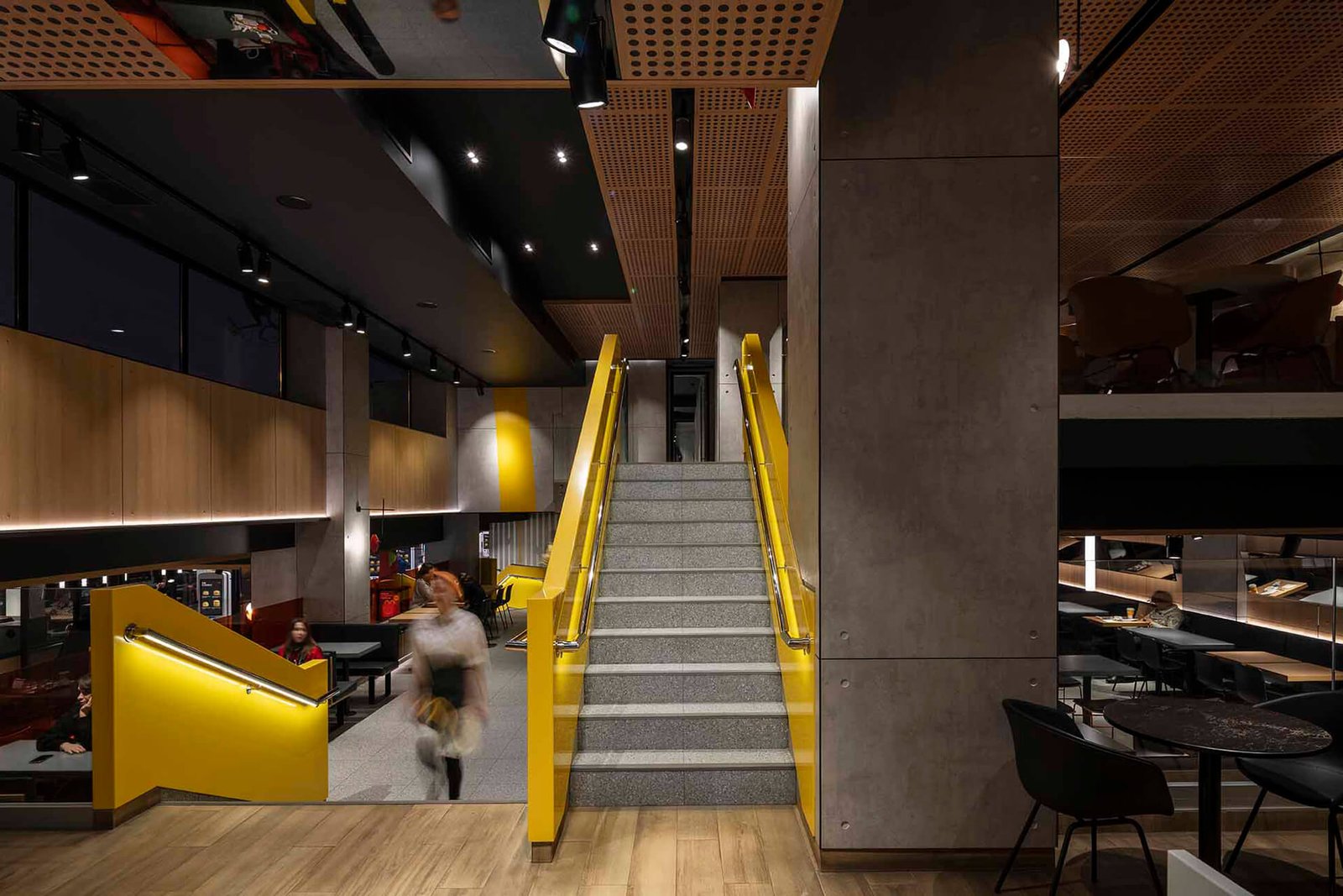 Landini Associates 设计的麦当劳餐厅 Landini Associates 设计的麦当劳餐厅