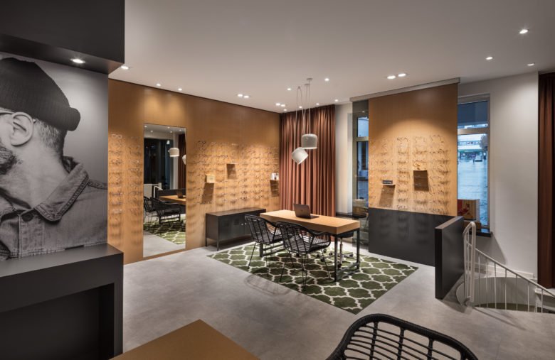 奥蒂克·梅塞施密特 (Optik Messerschmidt),伊达尔 - 奥伯施泰因 (D) 奥蒂克·梅塞施密特 (Optik Messerschmidt),伊达尔 - 奥伯施泰因 (D)