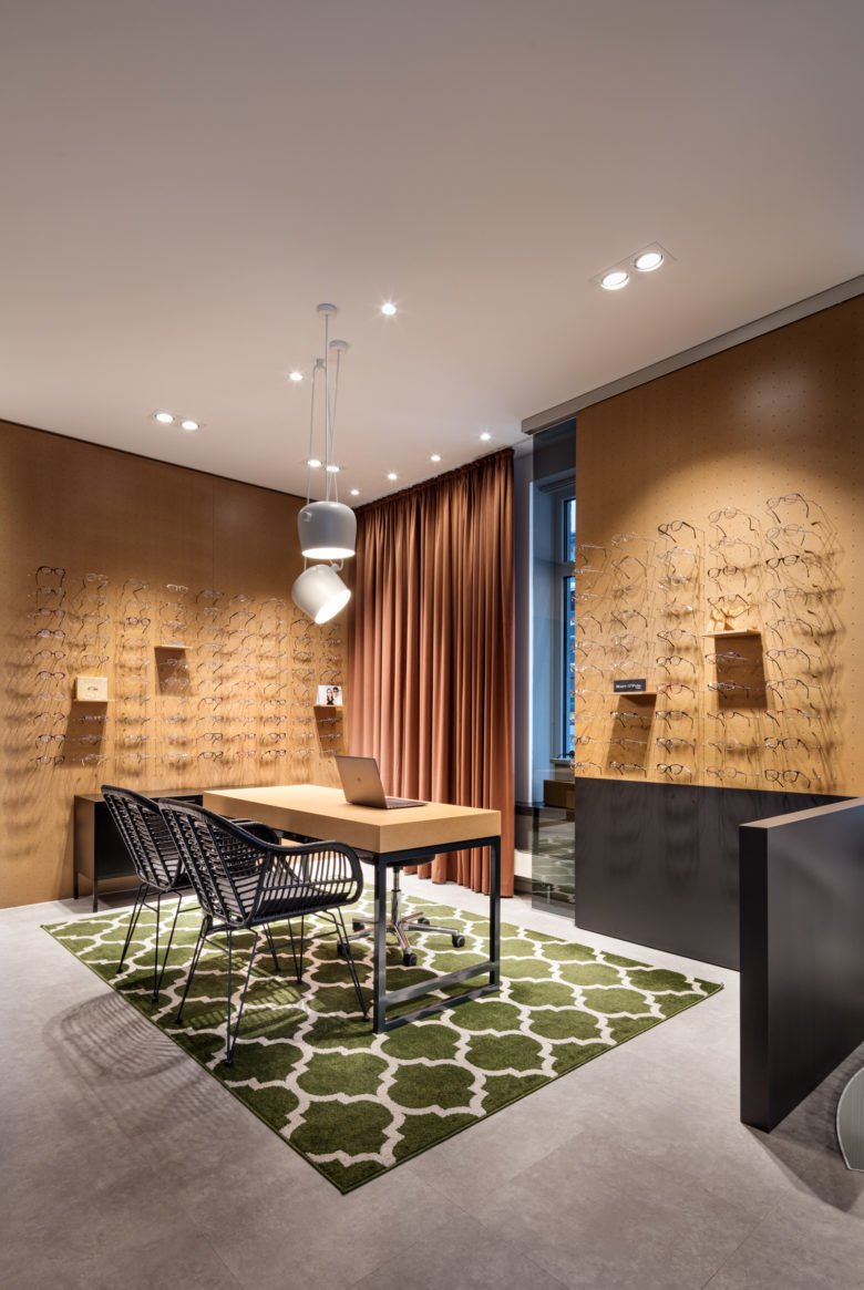 奥蒂克·梅塞施密特 (Optik Messerschmidt),伊达尔 - 奥伯施泰因 (D) 奥蒂克·梅塞施密特 (Optik Messerschmidt),伊达尔 - 奥伯施泰因 (D)