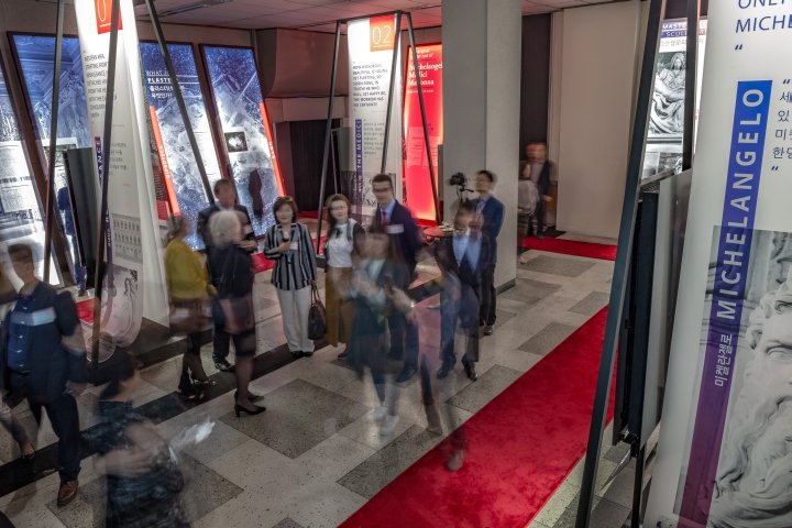 Migliore+Servetto Architects 设计的米开朗基罗美第奇圣母展览，韩国釜山