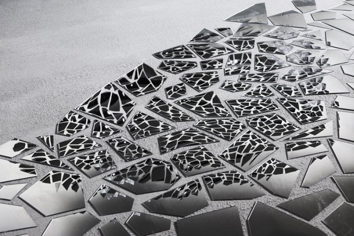 法国巴黎，Bureau Betak 为 Dior 2018 春季系列设计的镜面展馆