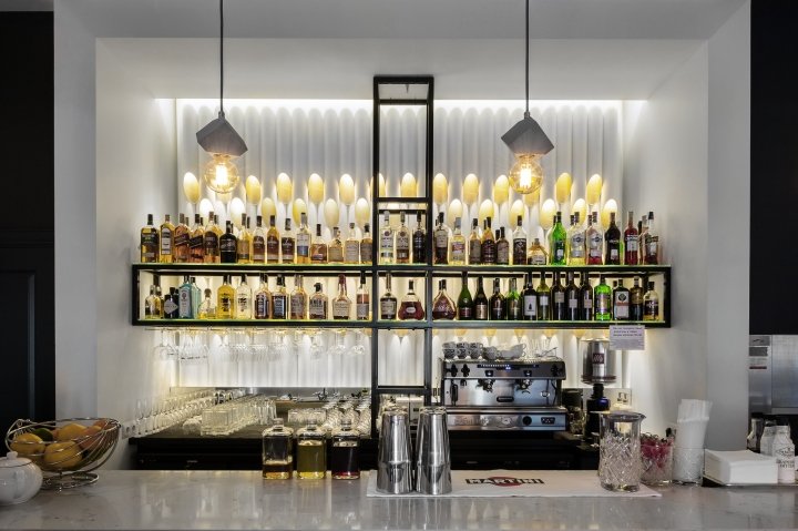 Insight Studio 的“Mockingbird”酒吧，明斯克 – 白俄罗斯