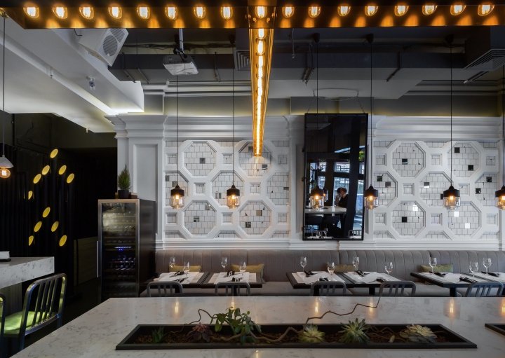 Insight Studio 的“Mockingbird”酒吧，明斯克 – 白俄罗斯