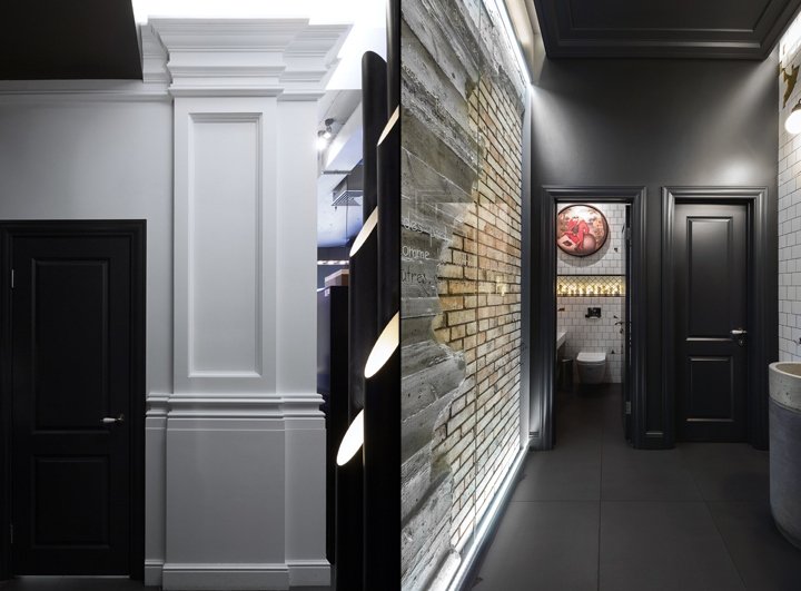 Insight Studio 的“Mockingbird”酒吧，明斯克 – 白俄罗斯