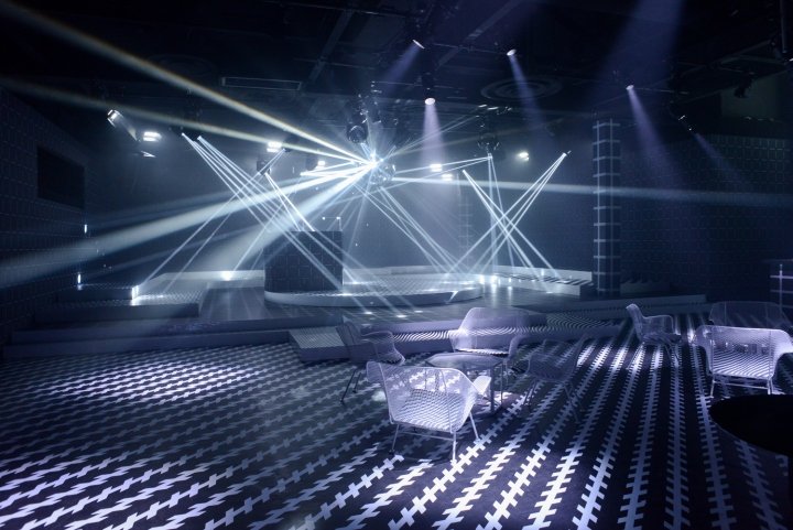 卡斯滕·霍勒 (Carsten Höller) 在迈阿密海滩巴塞尔艺术展上展出的“迈阿密普拉达双人俱乐部” 卡斯滕·霍勒 (Carsten Höller) 在迈阿密海滩巴塞尔艺术展上展出的“迈阿密普拉达双人俱乐部”