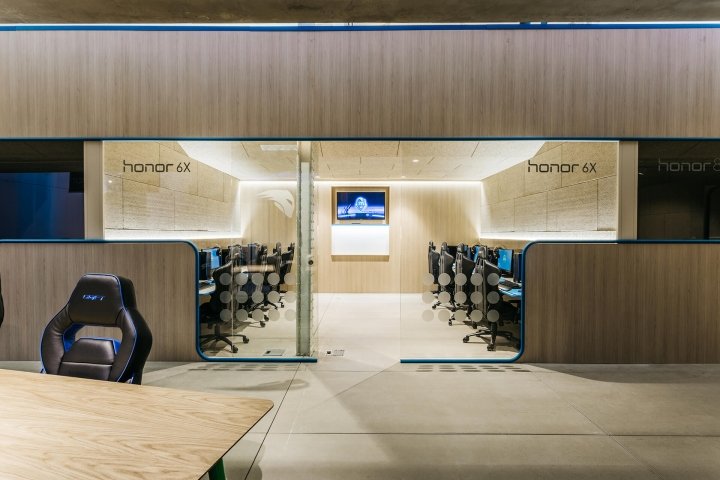 由 Stone Designs 设计的 Movistar 电子竞技中心，西班牙马德里